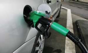 Degvielas cena pieaug spekulantu dēļ