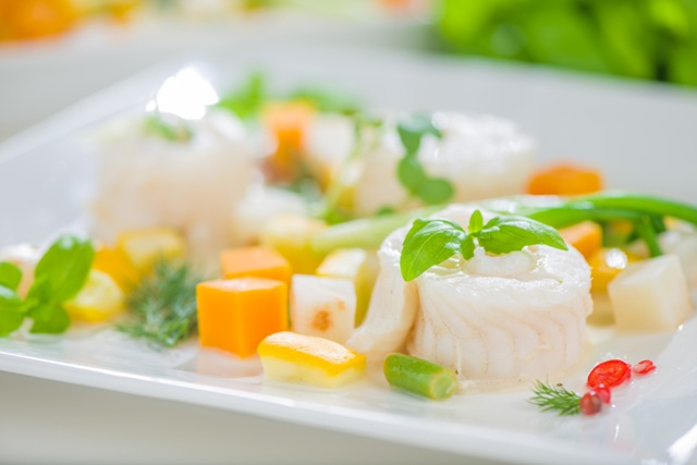 Baltas zivs rullisi kokosa un citrusu merce