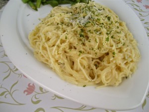 creamy-garlic-pasta-300x225