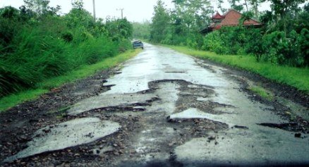 Par Eiropas naudu šķībi stabi un tumšas ielas Par Eiropas naudu šķībi stabi un tumšas ielas